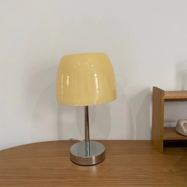 Unique Castor Table Lamp